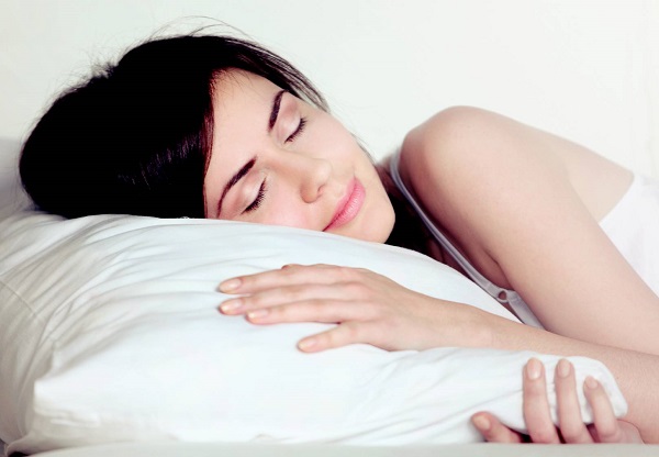 Việc thư giãn bằng tinh dầu sẽ giúp thoải mái, ngủ ngon hơn